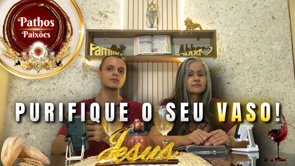Estudo bíblico Pathos Paixões com a pastora Sandra Ribeiro e o irmão Vinícius ensinando sobre purificação espiritual e controle dos desejos da carne, com símbolos da ceia do Senhor Jesus como pão e vinho.