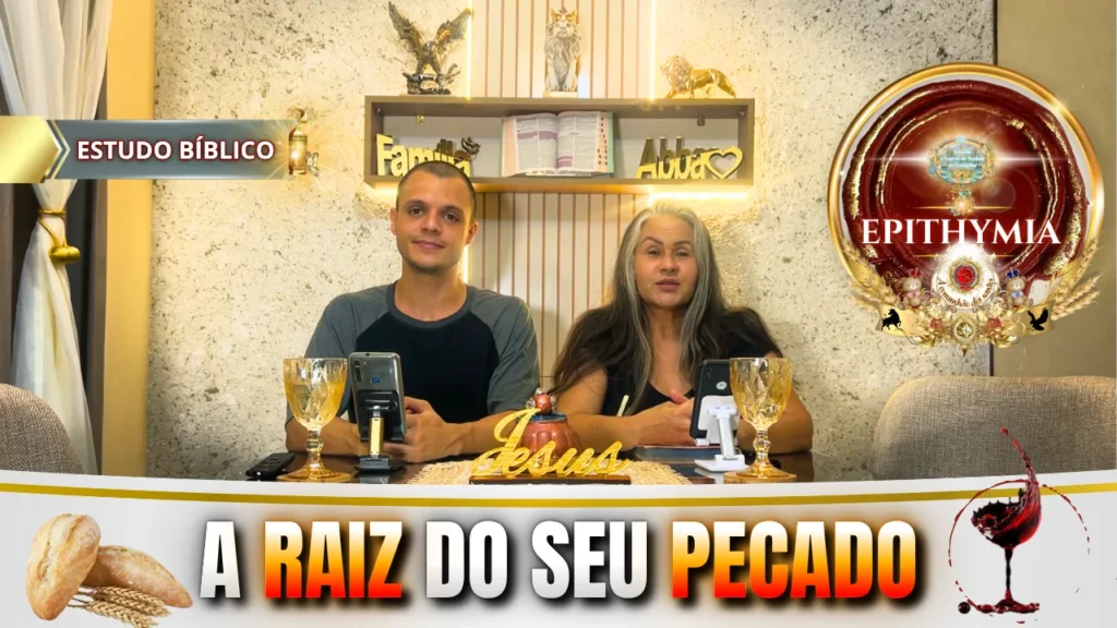 Pastora Sandra Ribeiro e o irmão Vinícius ministrando um estudo bíblico sobre “A Raiz do Seu Pecado”, baseado em Efésios 4, na Deus e Nós Igreja Online, abordando desejos da carne, transformação espiritual, arrependimento e libertação em Cristo Jesus.